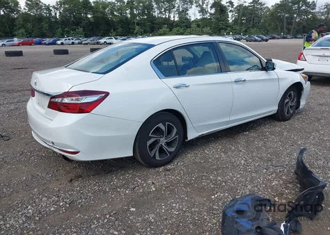 2017 Honda Accord Lx z USA, uszkodzony, nr VIN 1HGCR2F35HA197657